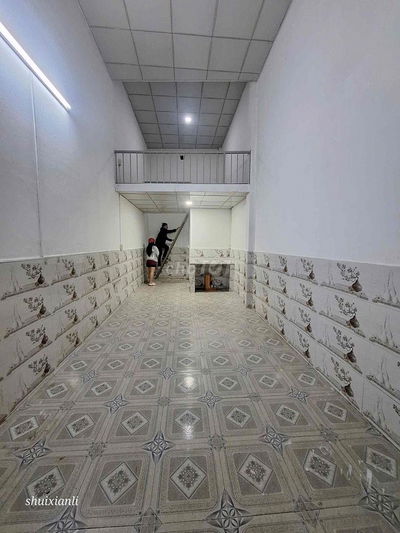 nhà sạch sẻ - hẻm xe hơi 3tr/ tháng