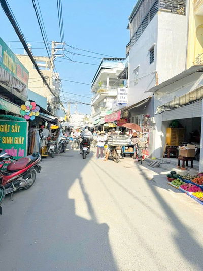 BÁN LÔ ĐẤT MT ĐƯỜNG  DT 3,3 X 24 Nỡ hậu 6,9m