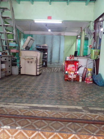 Cho thuê mặt bằng tầng trệt riêng biệt