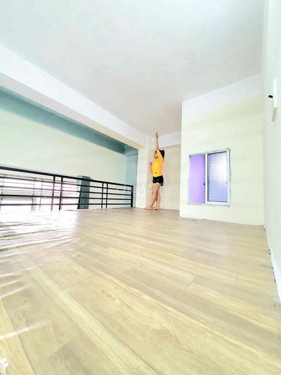 phòng rộng gác cao 3-4 người ở được sau lưng etown Cộng Hoà