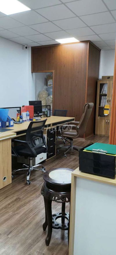 Văn phòng Lê Văn Sỹ giá 11 triệu (40m2) có đầy đủ bàn ghế nội thất