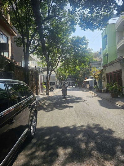 Nhà thuê mới, Sạch sẽ, Mặt tiền đường, P13, Tân bình, 5,5x22m, 8pn.