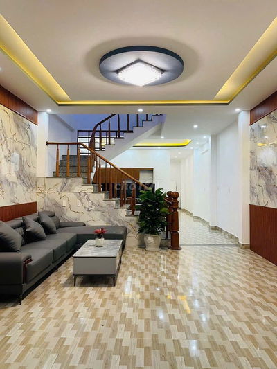 Bán nhà 2 tầng 2 mê đẹp gần chợ HOà Xuân