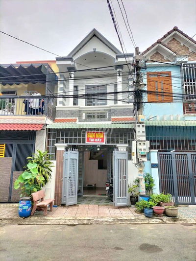 Tôi cần bán nhà Lầu Trệt gần ngã tư Chiêu liêu Dĩ An