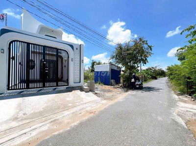 Bán nhà lầu sổ hồng riêng xe hơi trước cửa