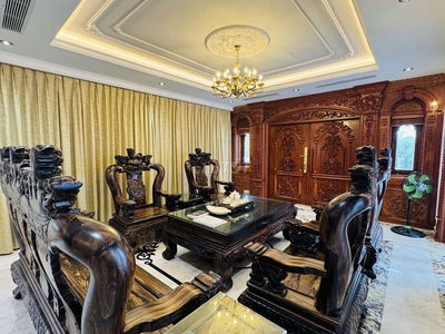 VILLA - BỂ BƠI , HỒ CÁ KOI, THANG MÁY - ỐP FULL GỖ.