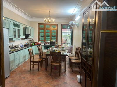 Cho thuê nhà BT 100m2 x 6 tầng thang máy, Phố Âu Cơ gần Lạc Long Quân