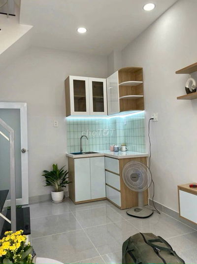 Nhà 2PN có ban công Giá 830tr P Thạnh Xuân.