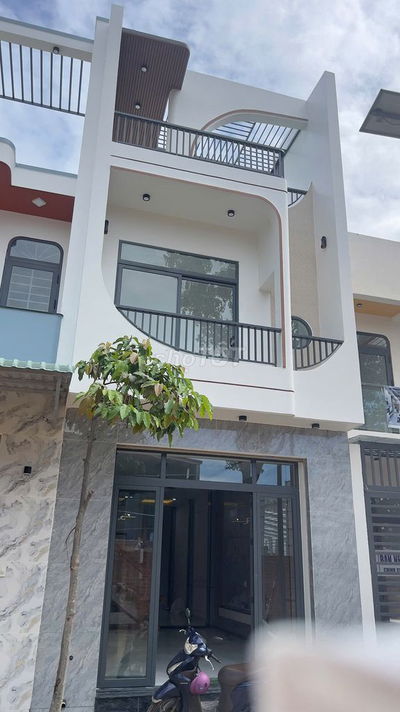 BÁN NHÀ GIÁ TỐ.T - SỔ RIÊNG - NGAY TRUNG TÂM THÀNH PHỐ.