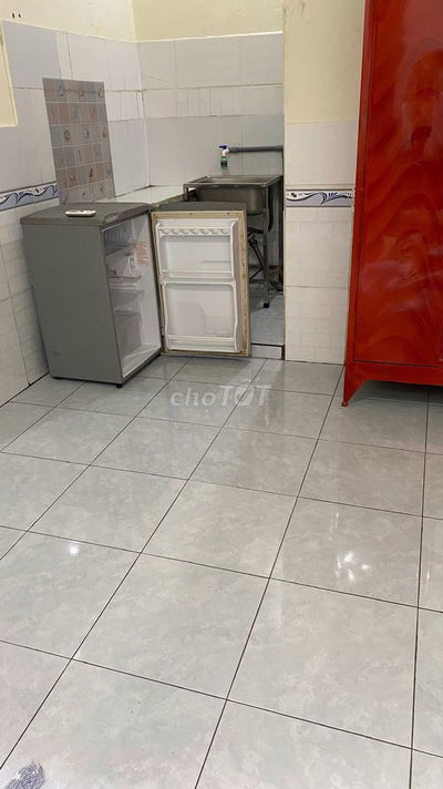 Cho thuê phòng mặt tiền có gác 2.5tr