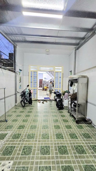 Nhà mặt tiền 100m2 ,3 phòng ngủ. TT Dĩ An