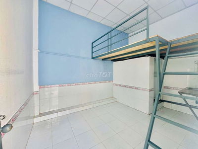 2tr6 lầu 2. 2tr7 trệt. Ở được luôn.