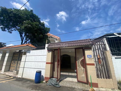 Bán nhà 1 trệt 1 lầu mặt tiền đường giá siêu rẻ chỉ bằng tiền lô đất