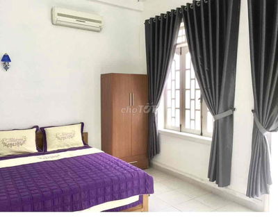 Cho thuê phòng ban công đầy đủ tiện nghi