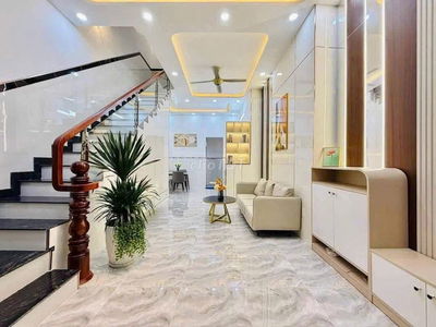 Đi định cư bán nhà 3 tầng Lò Gốm 54m2 3PN 2WC, chủ xây kiên cố để ở.