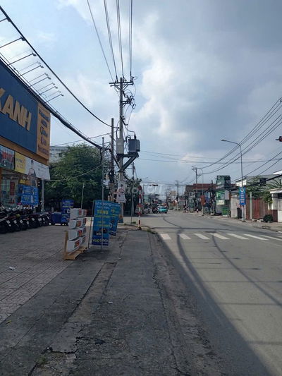 CHO THUÊ KHO. ĐƯỜNG NGÔ CHÍ QUỐC. GIÁ 13 TRIỆU  1 THÁNG. DT 200M2.