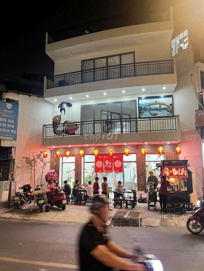 Bán nhà mặt tiền mới xây,đã có sổ,hoàn công, khu vực đông đúc,lề rộng