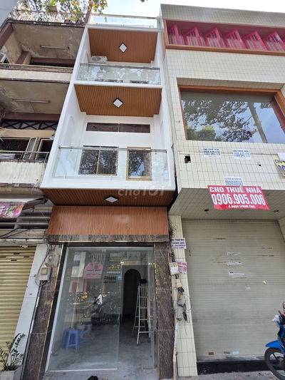 Mặt tiền Ngô Gia Tự khu phố nội thất kế bên KFC