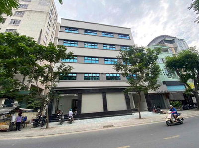 CHO THUÊ TOÀ NHÀ MỚI XÂY THÀNH THÁI QUẬN 10 NGANG 17M