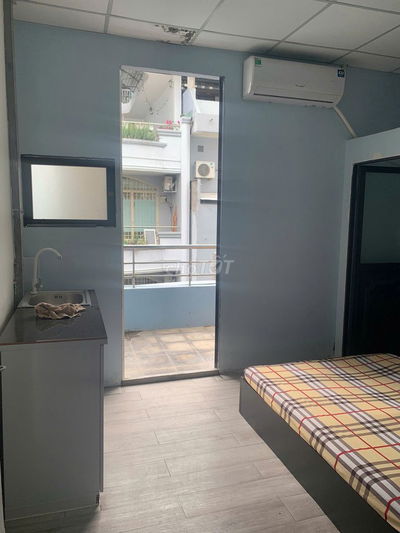 STUDIO NHỎ XINH NGAY NGÃ TƯ HÀNG XANH - FULL NT-BAN CÔNG RIÊNG-FREE XE