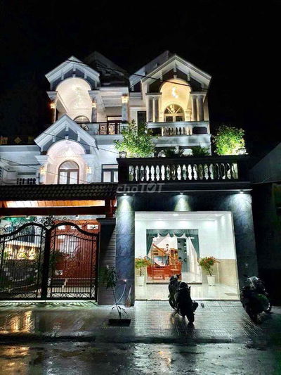 1 trệt 2 lầu,TÂN PHƯỚC KHÁNH,có nội thất,sân xe hơi,đường 7m