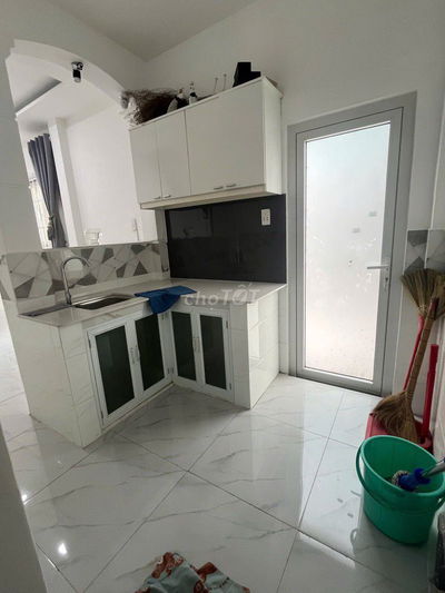 Nhà lô góc Nguyễn Súy, ngay chợ Tân Hương - Hẻm thông thoáng