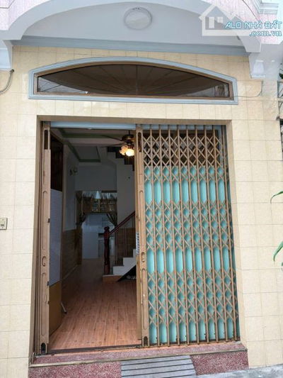 Cho thuê nhà nguyên căn hẻm 333 Lý Thải Tổ, 4 phòng ngủ, nhà mới