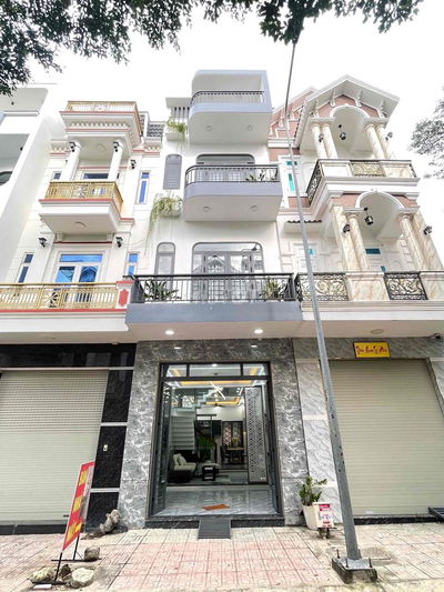 nhà sổ hồng riêng đã hoàn công. sân ô tô. khu dân cư bình chuẩn