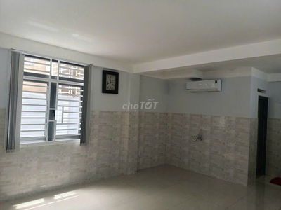 Ở liền! Phòng rộng rãi, máy lạnh, nước nóng, Lê Đại Hành Q11 trung tâm