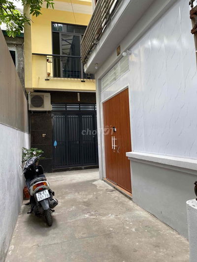 Cho thuê nhà 45m2 đẹp , 2PN , gác xép fuii đồ