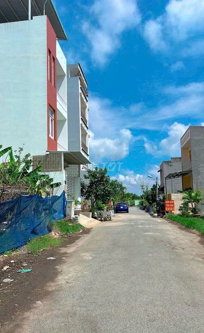 Chính chủ bán 80m2 đất, ngay ngã tư Nguyễn Bình và Lê Văn Lương