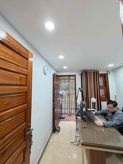 bán nhà phố lạc chính 2 mặt tiền đỗ được oto mặt sau quay ra hồ