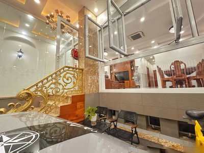 BÁN GẤP TÒA CHDV 9x19 GIA ĐÌNH Ở NHƯ BIỆT THỰ VÀ THU NHẬP 120TR/THÁNG