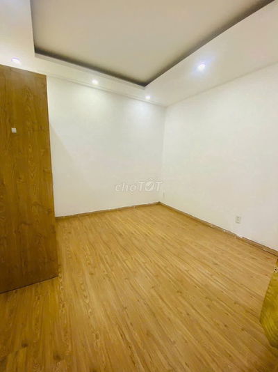 Cho thuê căn hộ Oriental Plaza, 77m2, nội thất gần đầy đủ nội thất.