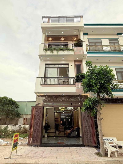 nhà sổ riêng hoàn công. sân ô tô nội thất cao cấp.thuận an