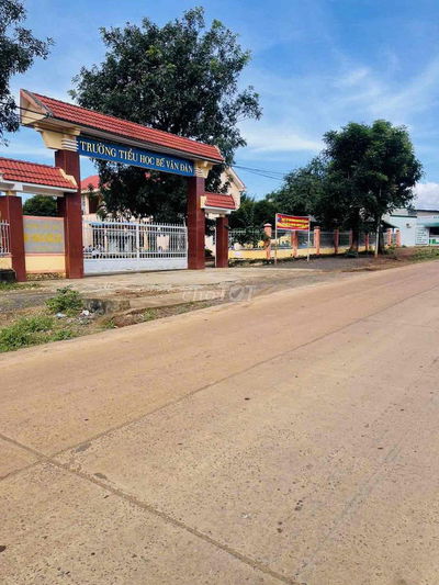 LÔ ĐẤT LÀM NHÀ VƯỜN RỘNG RÃI ĐẤT THÔN 8 CƯBUR (CŨ)PHƯỜNG BUÔN MA