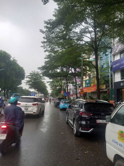 Bấn đất ngã tư Đường láng -Cầu Giấy 104 m2 mặt tiền 7 m KD