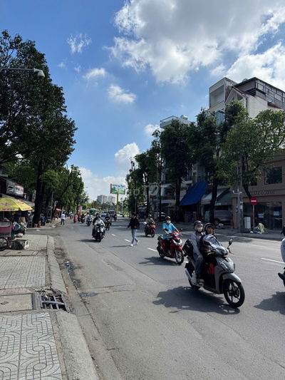 CHO THUÊ NHÀ 2 MT NGAY BẾN XE MIỀN ĐONG BT -16X15 -2 TẦNG -80TR/TH