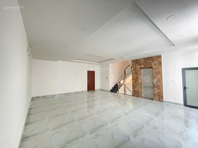 Bán nhà phố view Công viên Ánh Sáng cách Vincom chỉ 100m + đang có hđ thuê giá chỉ 38 tỷ BTP.