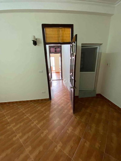 Cho thuê nhà 5 tầng ở phố lạc long quân liên hệ sdt ***