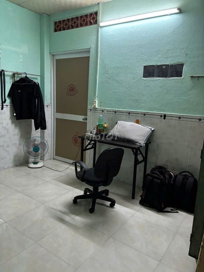 PHÒNG TRỐNG TRONG NHÀ NGUYÊN CĂN