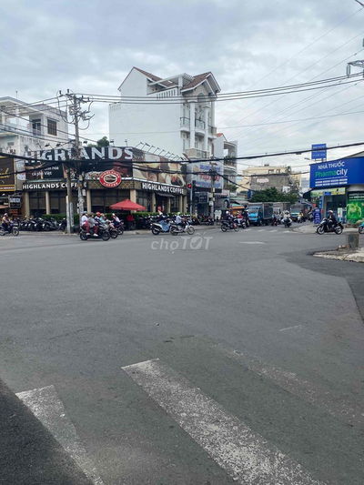 Chủ kẹt bán gấp MTKD Trịnh Đình Trọng. Dt 4.4m x 12m. Nhà trệt, lửng.