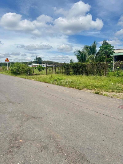 Đất Mặt Đường Nhựa DH 504 Ngang 10x40m chỉ 700tr