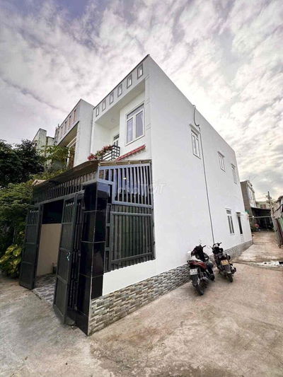 cần bán gấp nhà 1 trệt 1 lầu 2 phòng ngủ 2 wc