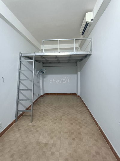 Phòng trọ máy lạnh + quạt (17m2+8m2 gác). Giá 4triệu/tháng (02 người).