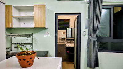 Phòng mới xây sạch sẽ, an ninh gần sân bay, sân thượng rộng view đẹp