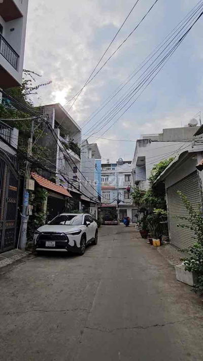 NHÀ 3 TẦNG HẺM XE HƠI TRÁNH - CẠNH PHÚ MỸ HƯNG.