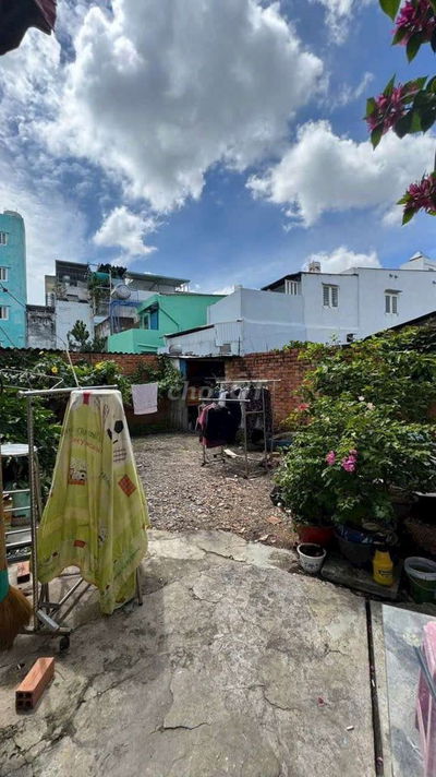 Nền đất hẻm đường Lạc Long Quân. DT (11.5m x 9.5m), hơn 86m2