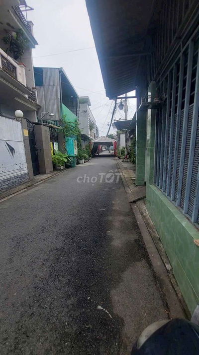 Cần bán gấp nhà 1 xẹt .P.ĐHT.Q12 .DT 6,17*12 .1 trệt 1 lầu 2PN 2WS