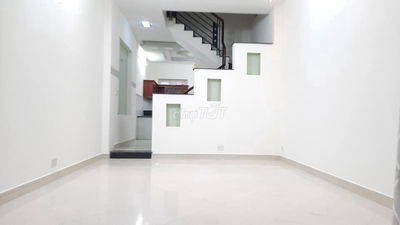 Nhà HXH Nguyễn Khuyến. P.12. Bình Thạnh 4.2x11.5m.3 tầng; 3PN 2WC;21tr